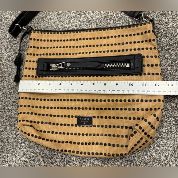 Fossil Purse Tan With Black Accent Crossbody Adjustable Strap - Picture 12 of 12